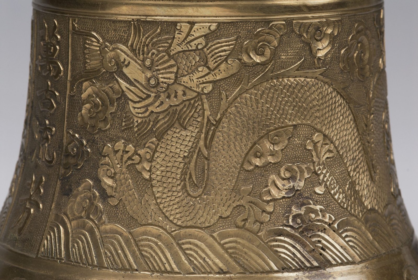 Xuande bell detail 9