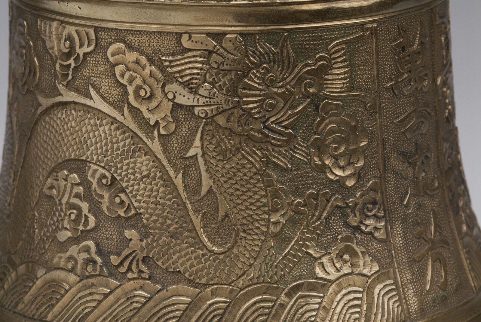 Xuande bell detail 8
