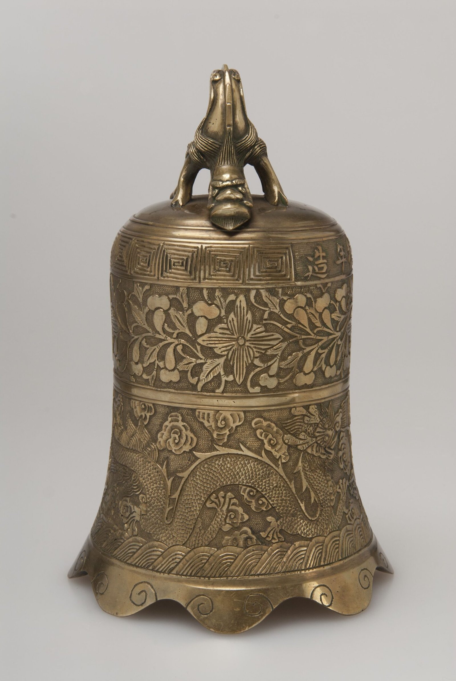 Xuande bell detail 3